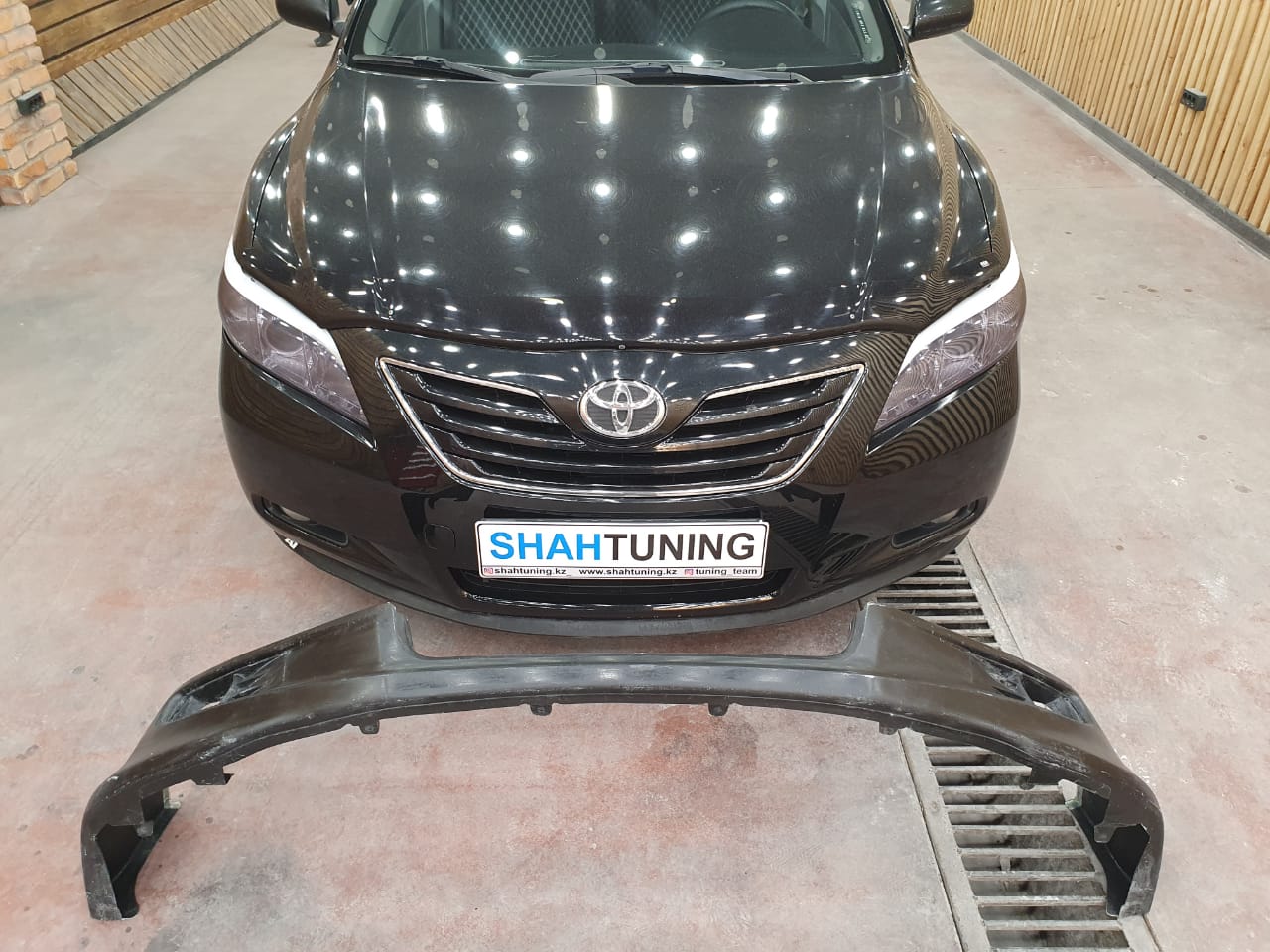 Передняя накладка TOYOTA CAMRY 40 (не оригинал)