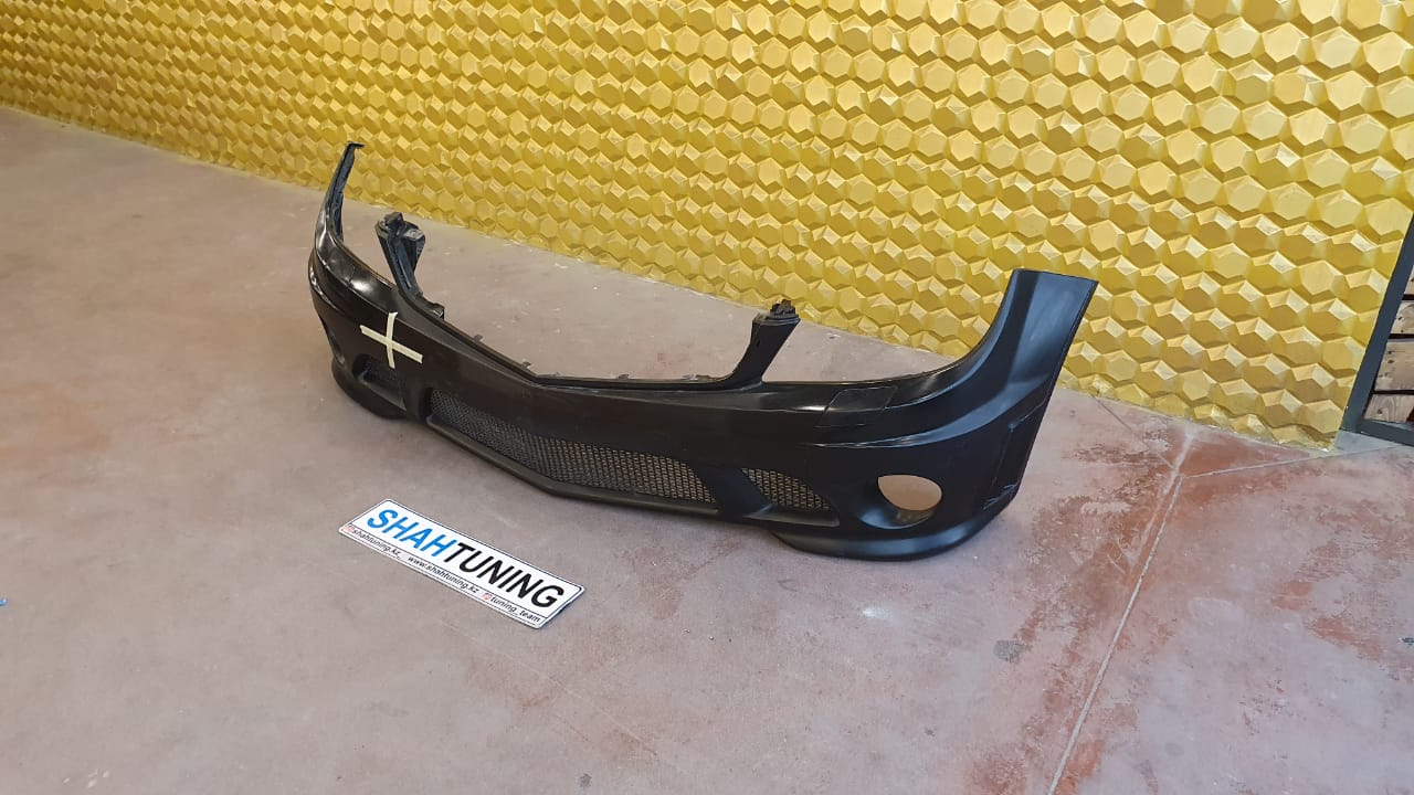 Передний бампер w204 дорестайл AMG
