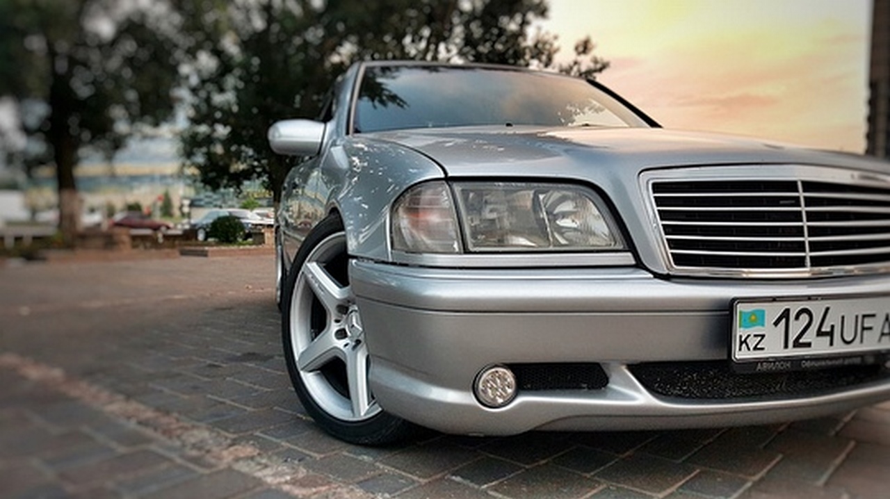 Бампер передний Мерседес w124